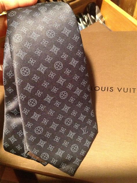 louis vuitton men tie.